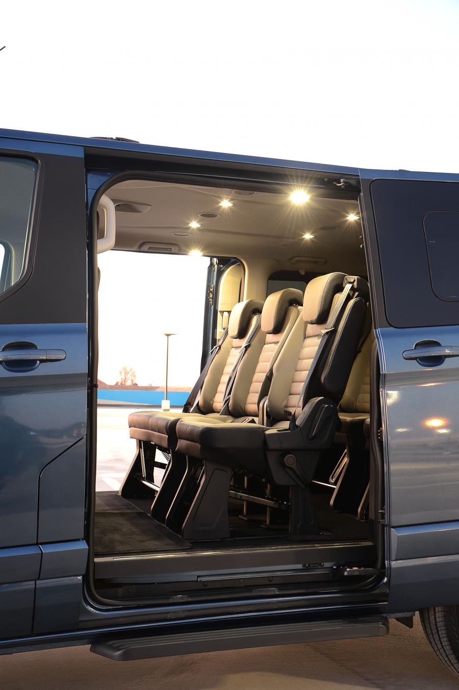 Интерьер Ford Tourneo Custom Limited 2019 года  (ZA) (фото 39 из 40)